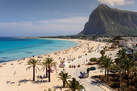 Plage de sable blanc de San Vito lo Capo, Sicile occidentale