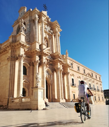 Syracuse - Duomo - Cycling in Sicily